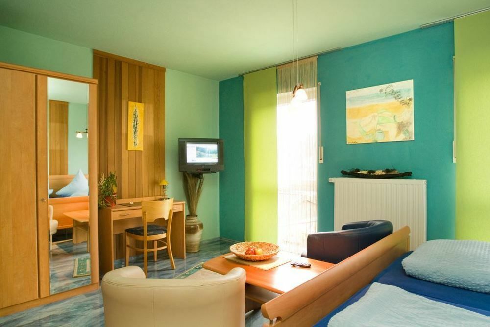 Hotel-Bistro-Europa Merchweiler Buitenkant foto